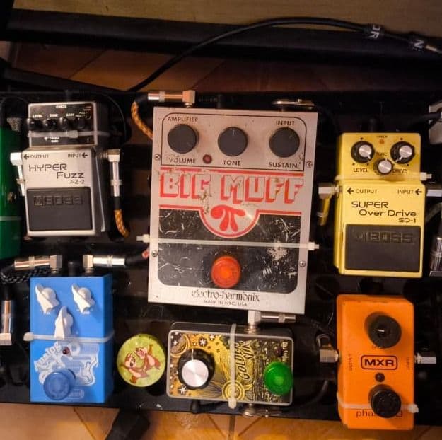 Boss SD1 + Big Muff Pi blended a Boss FZ2 Hyper Fuzz
