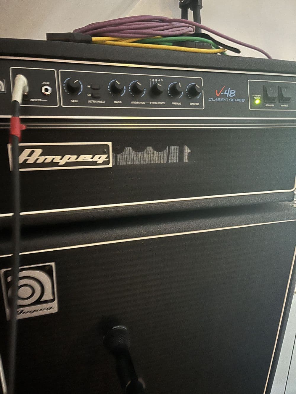 Ampeg V4B - Ampeg 8x10 - Beyerdynamic M88