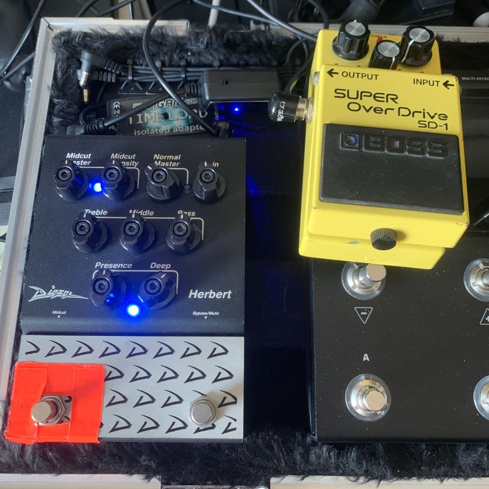Godin - Boss SD-1 boosting Diezel Preamp Pedal
