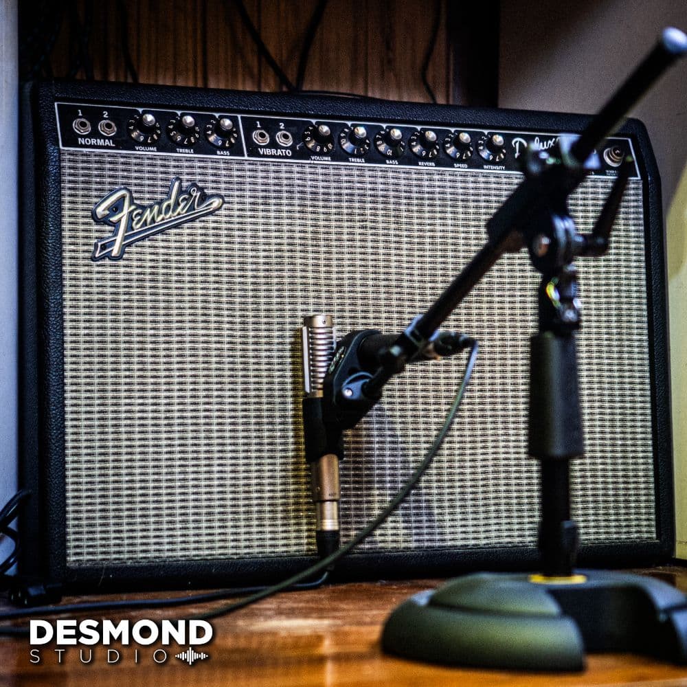 Fender Deluxe Reverb '65 Reissue | Clean | SM57 + Royer R-121 + Room