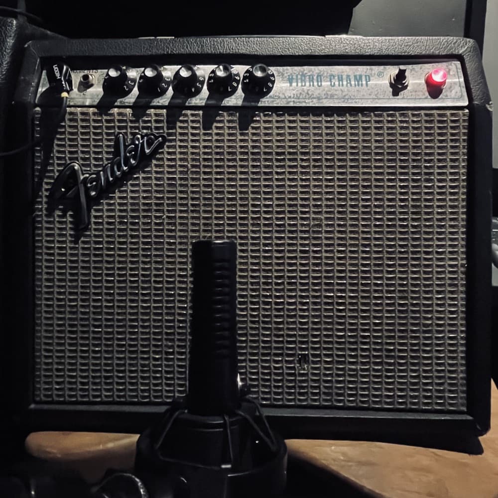 Fender Vibrochamp Silverface 1972 with Xaudia Ribbon mic
